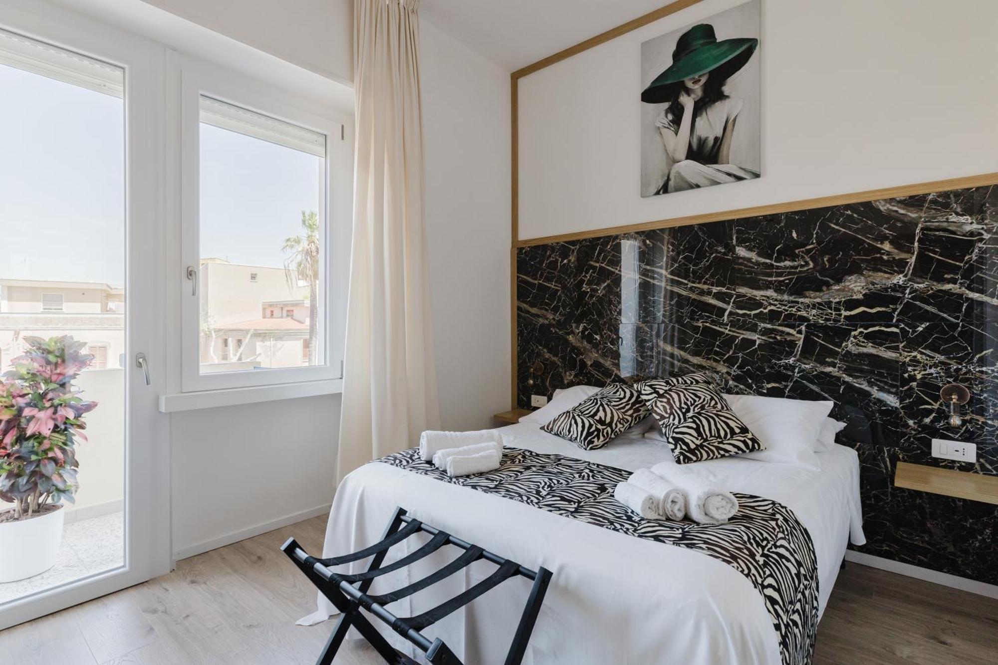 New Elegance Suites Guesthouse Oristano Ngoại thất bức ảnh