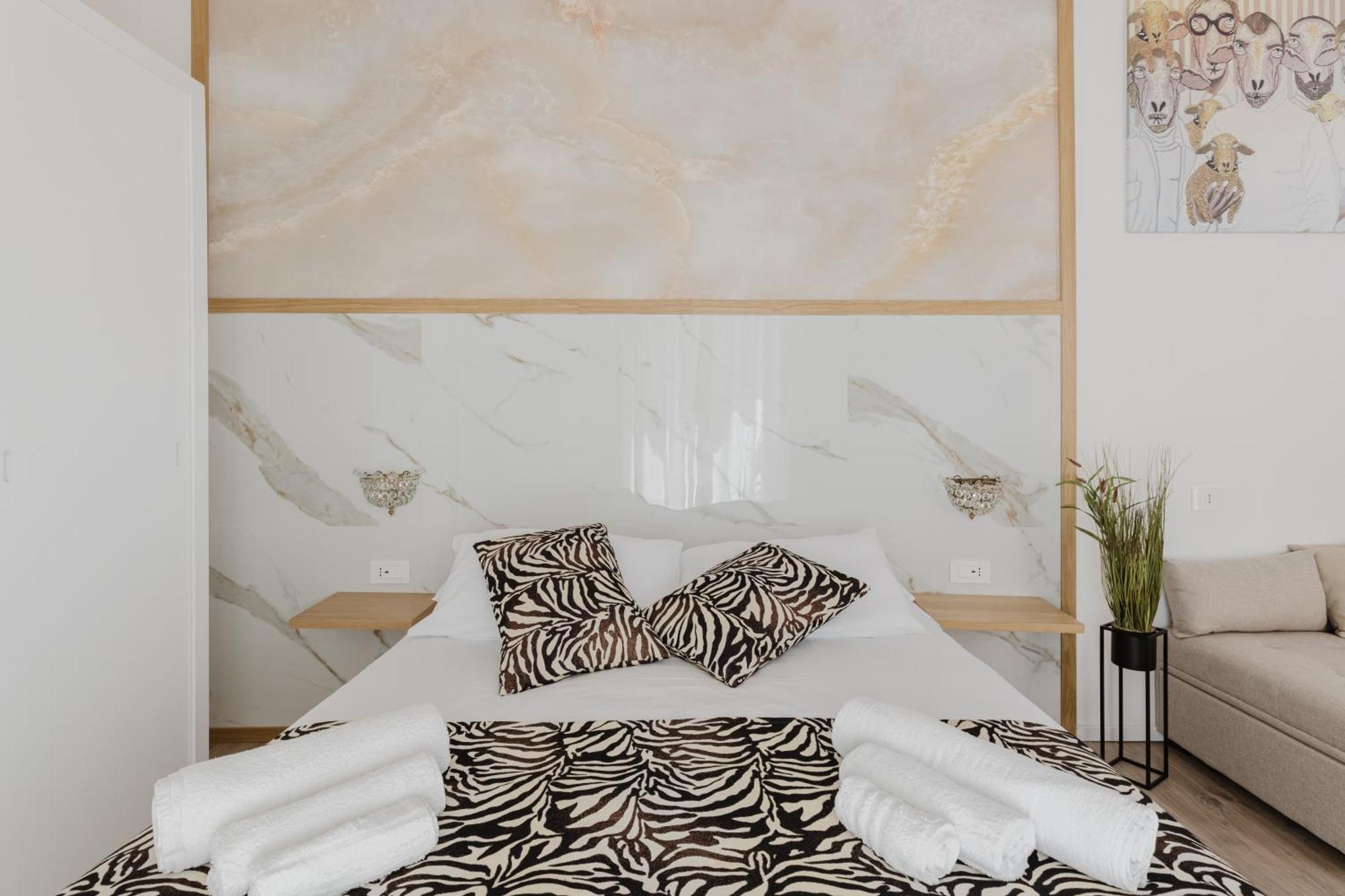 New Elegance Suites Guesthouse Oristano Ngoại thất bức ảnh